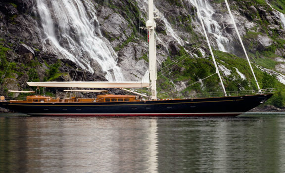 Visualizing Elegance: Royal Huisman Wisp